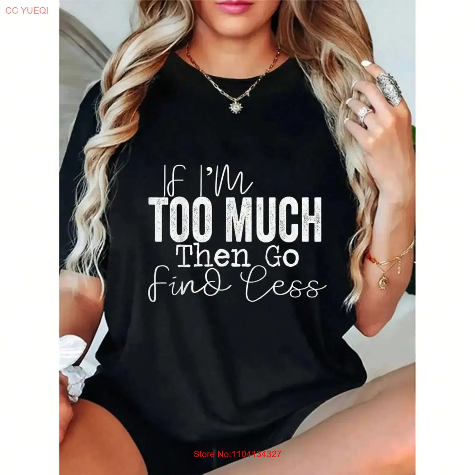 Vintage Fashion Look - 多すぎる場合は、柄が少ないヴィンテージ風ウォッシュ加工グラフィックのTシャツを探します。多用途でスタイリッシュなオムファッションです。