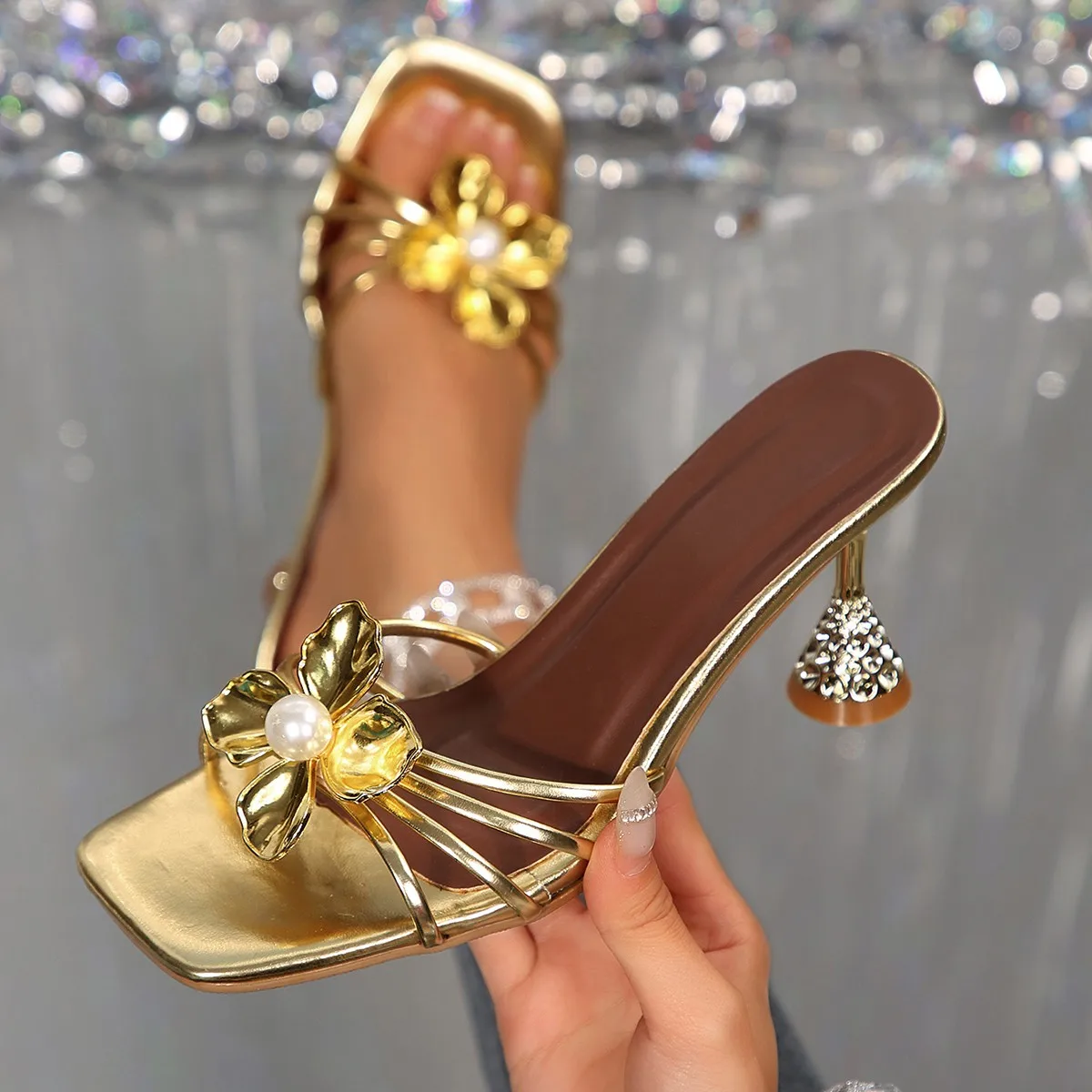 ヴィンテージメタルフラワー クリスタルコーンヒールサンダル  - Vintage Fashion Heels のレビューと価格