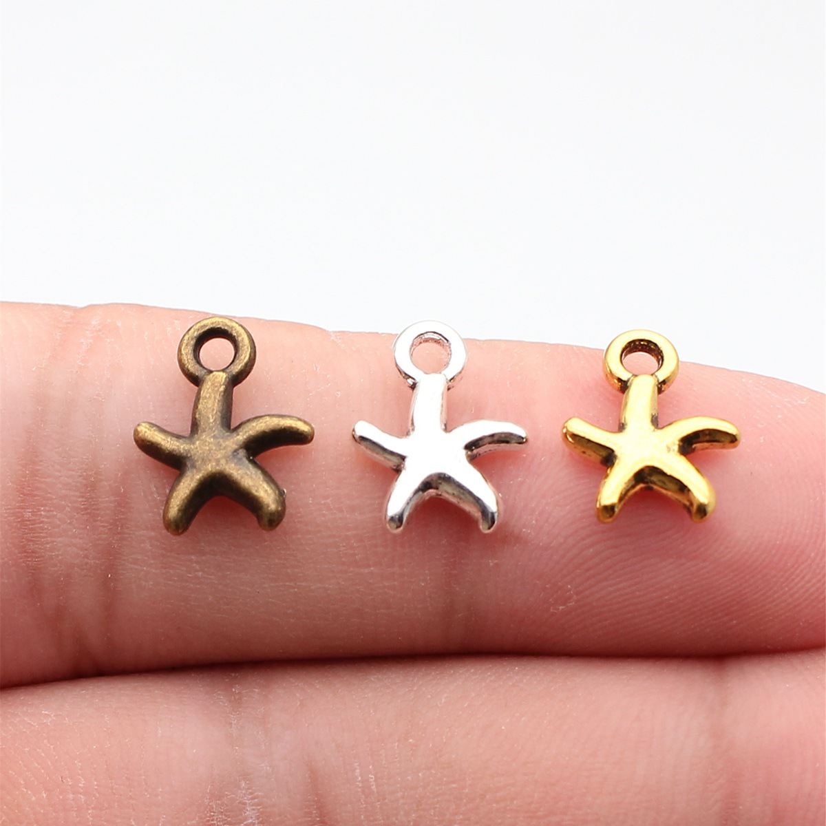 WYSIWYG 20個入り 12x10mm 3色 アンティー - Vintage Fashion Words のレビューと価格