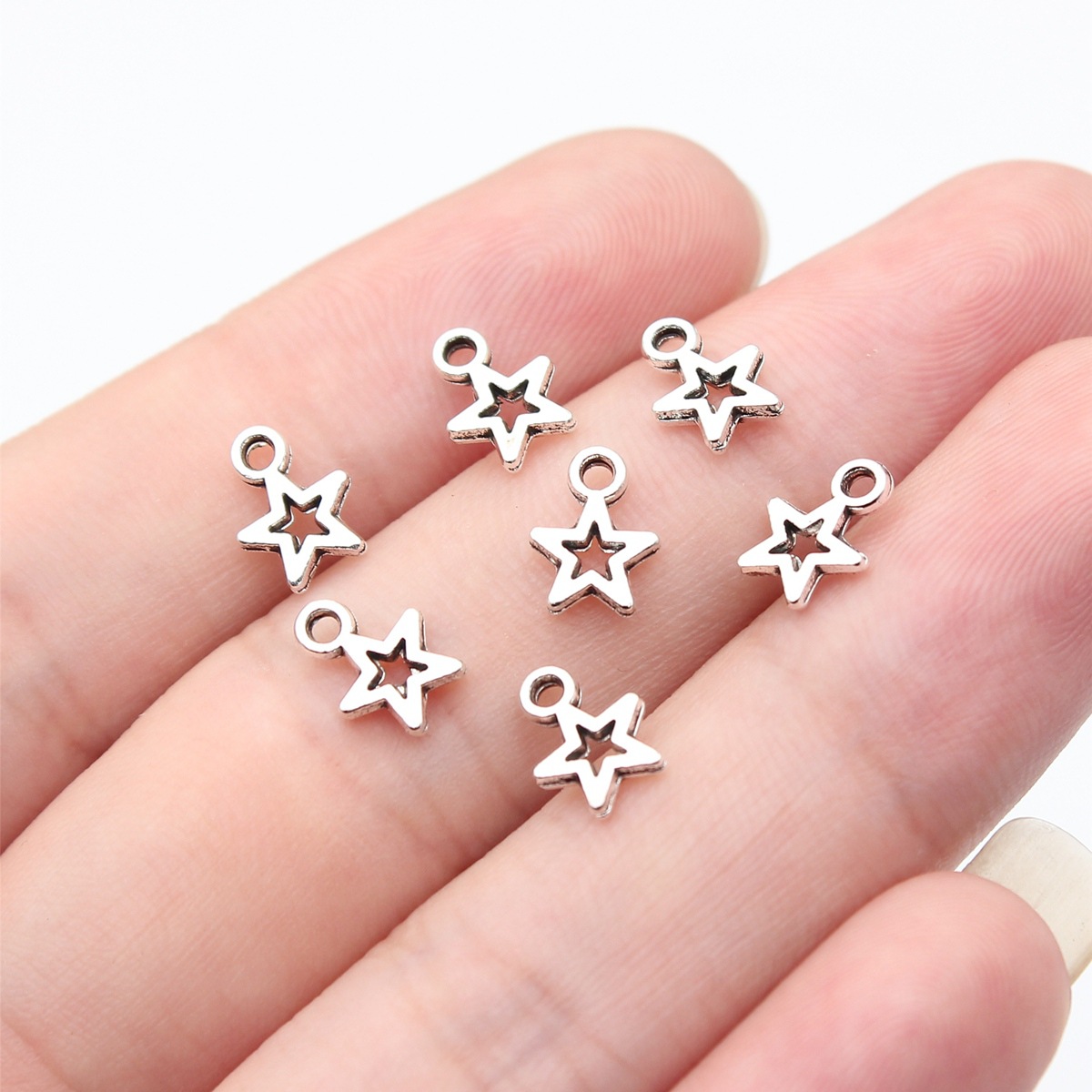 80個 8.5x6.2mm(0.33x0.24インチ) アン - Vintage Fashion Words のレビューと価格