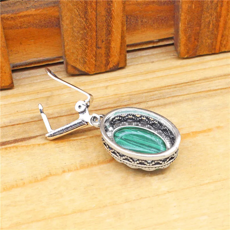 Flower Oval Malachite Dangle E - Vintage Fashion Look のレビューと価格