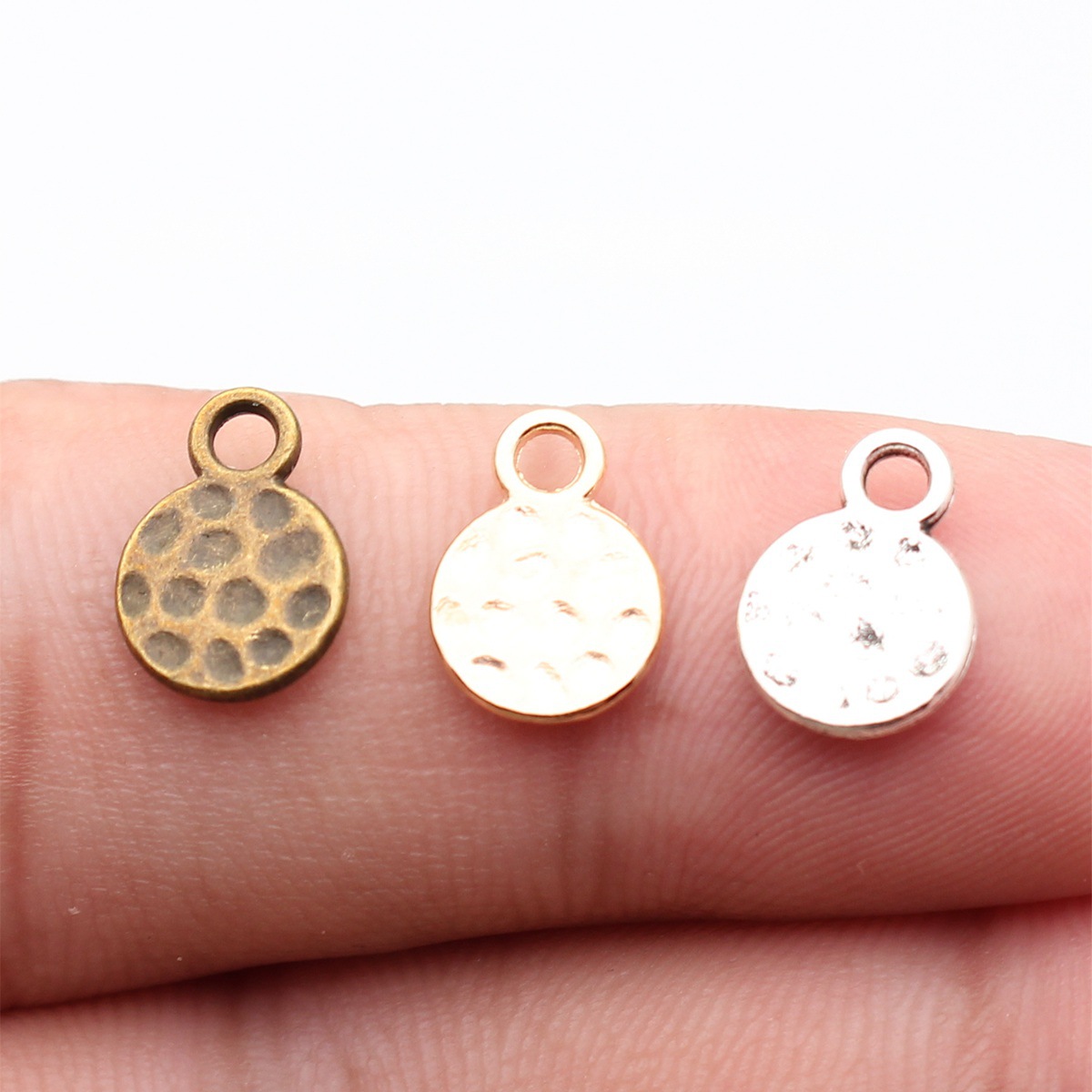 WYSIWYG 40個 11x8mm 3色 アンティークブロ - Vintage Fashion Words のレビューと価格